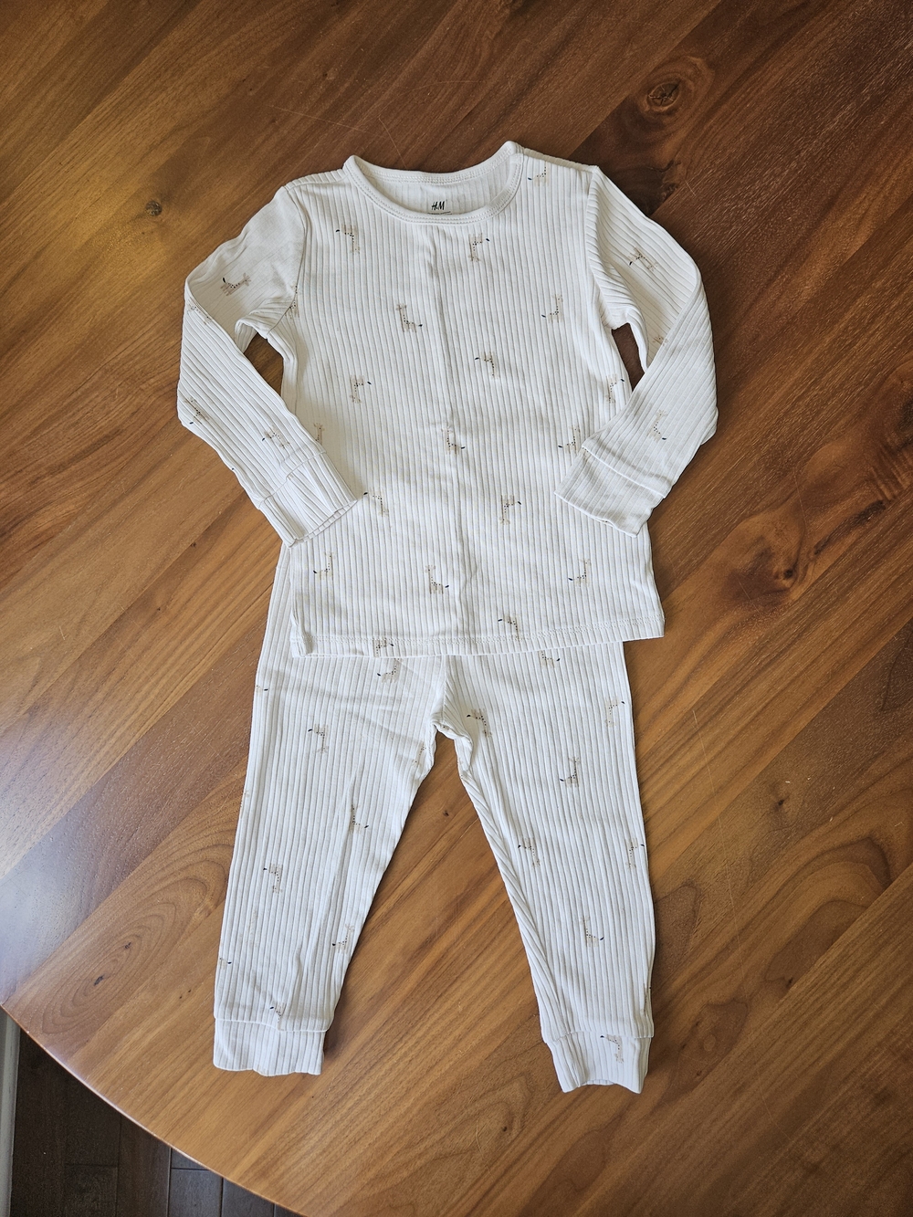 12-18M H&M Cream Ribbed Matching Set with Giraffe Pattern. - Picture 2 of 4